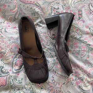 Chic Brown Mary Jane Heels